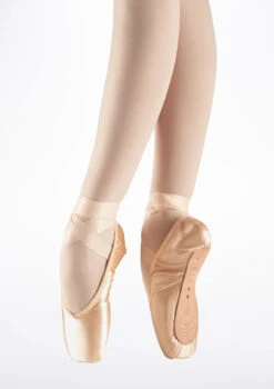 Bloch Serenade S0131L Pointe Shoe - Medium Shank 7 Bloch Serenade S0131L Pointe Shoe - Medium Shank -dance costume BL131 MAIN BPK T 37490.1698798440